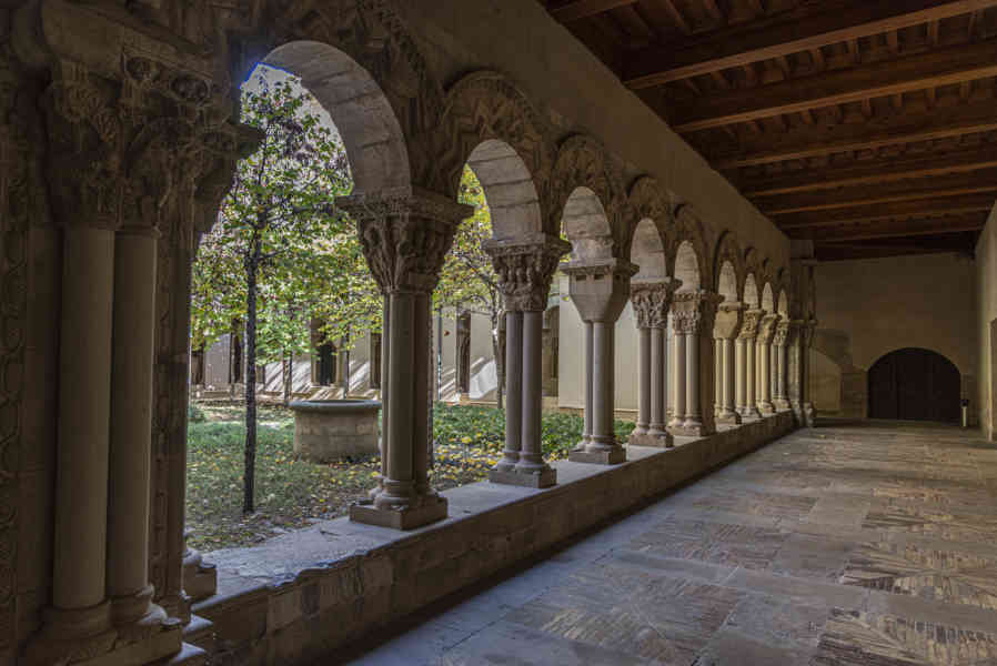 Comunidad Foral de Navarra 015 - Tudela - catedral de Santa María - claustro.jpg